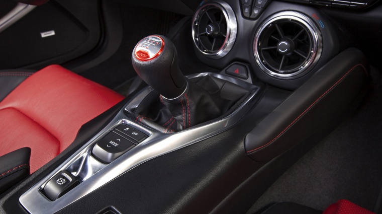 2016 Chevrolet Camaro SS Coupe Center Console Picture