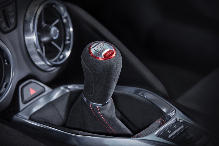 2017 Chevrolet Camaro ZL1 Coupe Gear Lever Picture