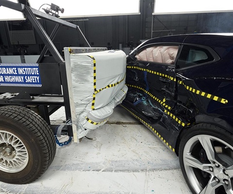2018 Chevrolet Camaro Coupe IIHS Side Impact Crash Test Picture
