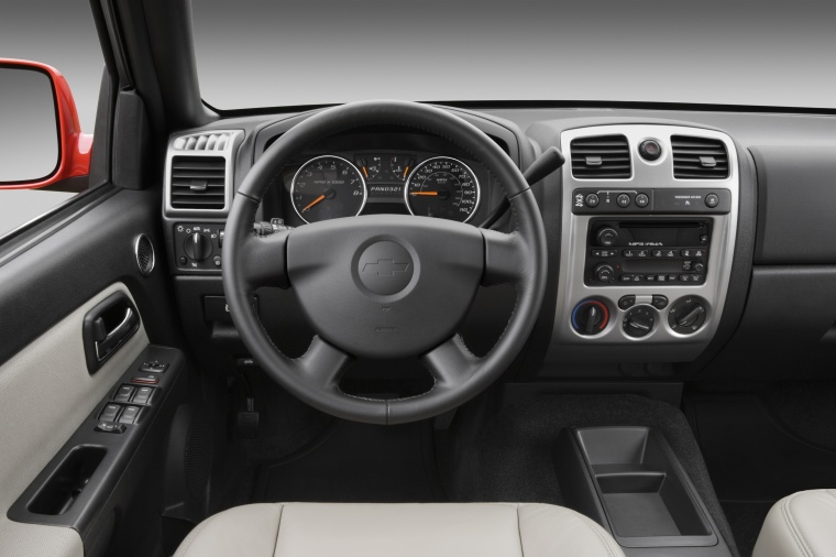 2010 Chevrolet Colorado Crew Cab Cockpit Picture