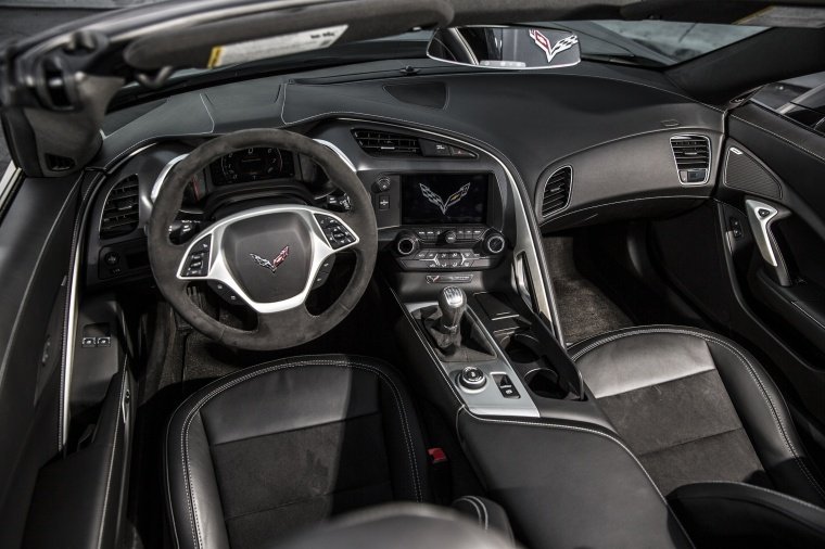 2015 Chevrolet Corvette Stingray Convertible Cockpit Picture