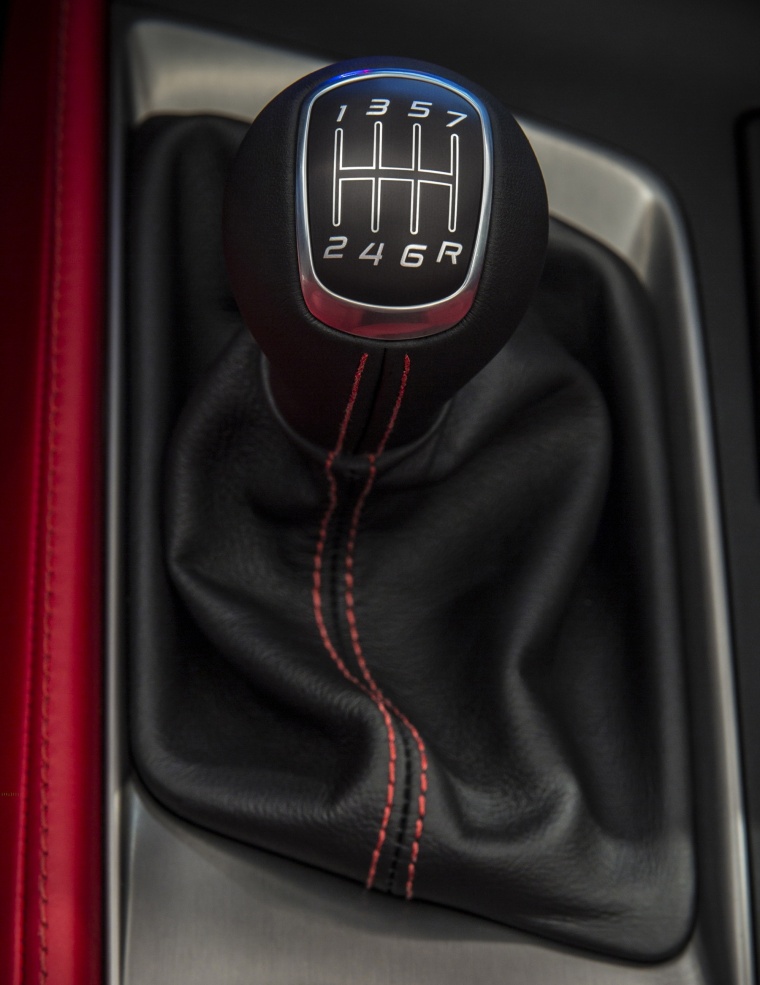 2016 Chevrolet Corvette Stingray Coupe Gear Lever Picture