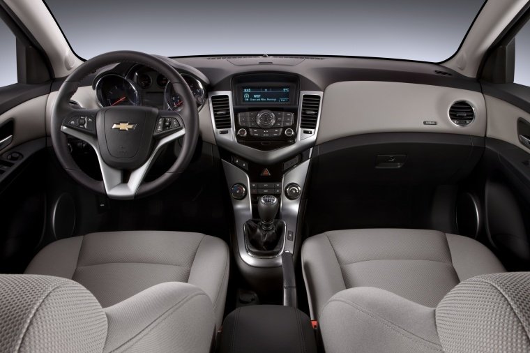 2012 Chevrolet Cruze Eco Cockpit Picture