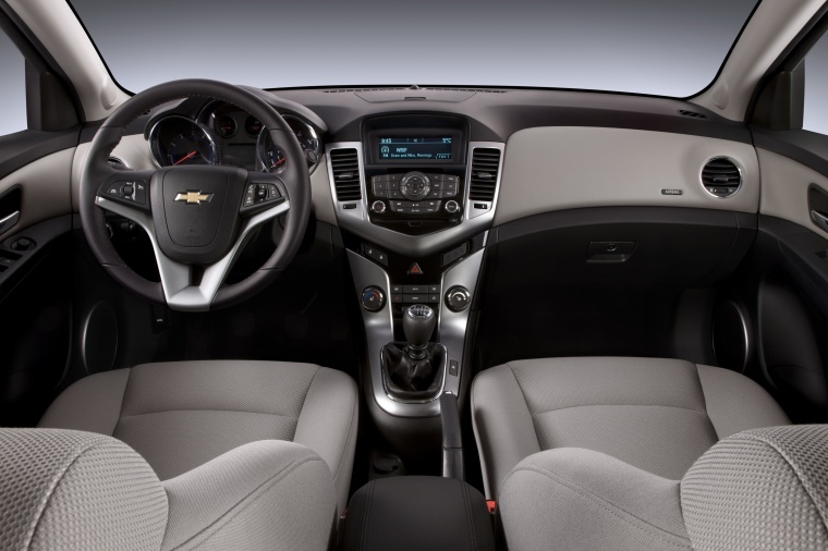 2014 Chevrolet Cruze Cockpit Picture