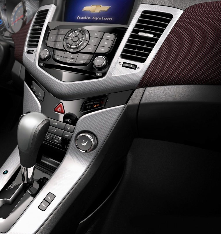 2014 Chevrolet Cruze LTZ Center Stack Picture