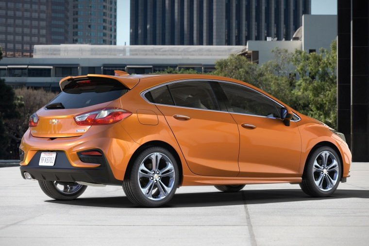 2017 Chevrolet Cruze Premier RS Hatchback Picture