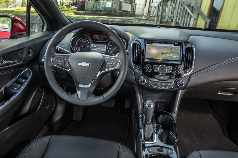 2018 Chevrolet Cruze Premier RS Sedan Cockpit Picture