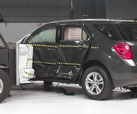 2017 Chevrolet Equinox IIHS Side Impact Crash Test Picture