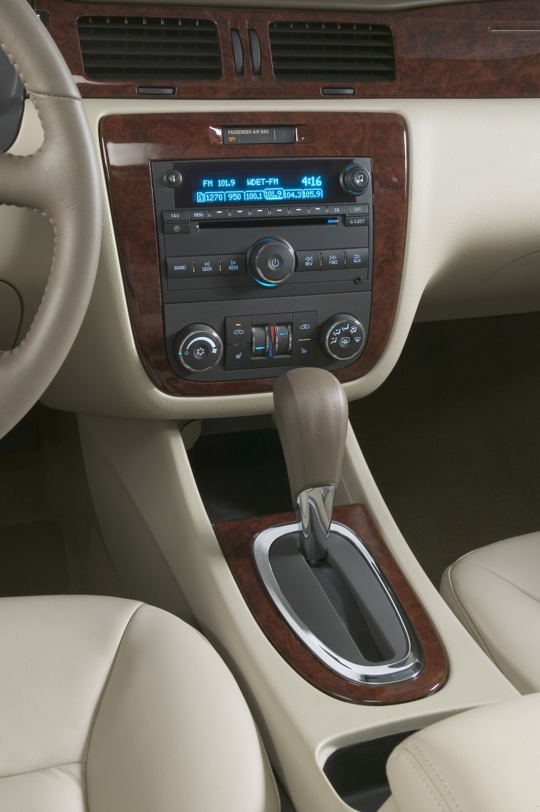 2011 Chevrolet Impala Center Console Picture