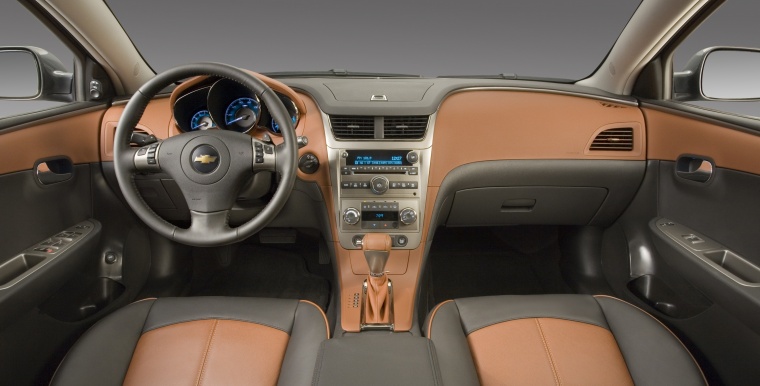 2011 Chevrolet Malibu LTZ Cockpit Picture