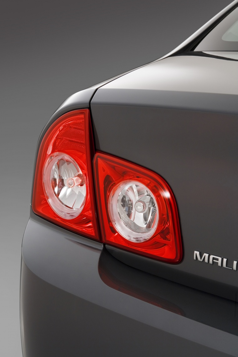 2012 Chevrolet Malibu LTZ Tail Light Picture