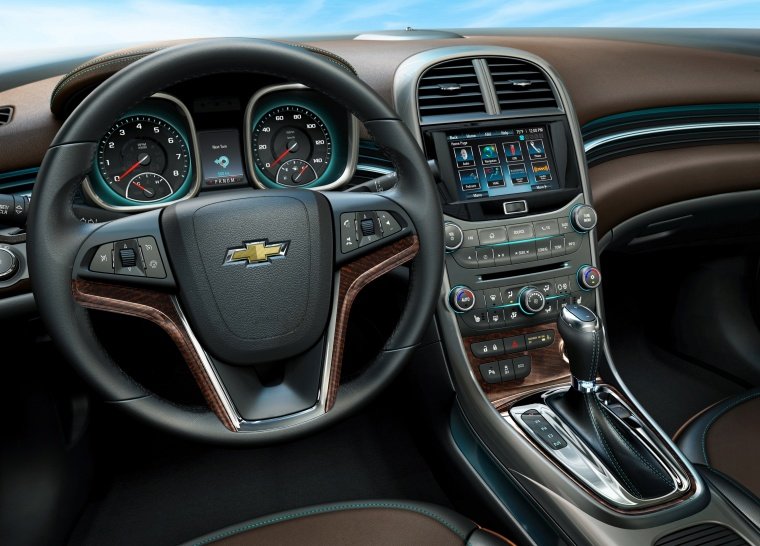 2013 Chevrolet Malibu LTZ Cockpit Picture