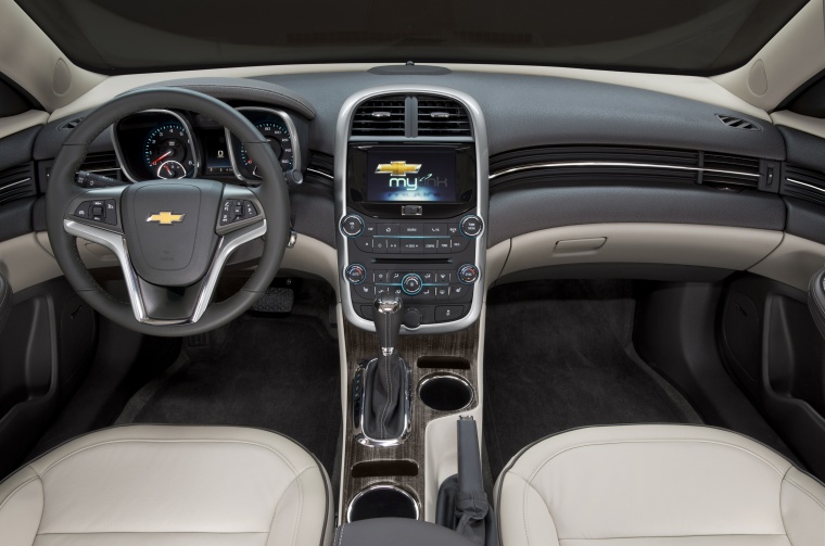 2014 Chevrolet Malibu Cockpit Picture