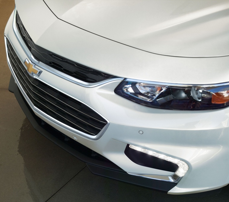 2017 Chevrolet Malibu Premier 2.0T Headlight Picture