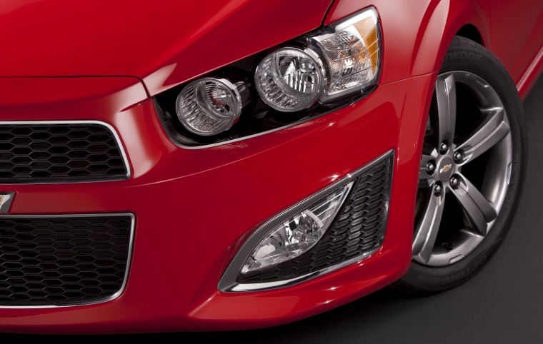 2013 Chevrolet Sonic Hatchback RS Headlight Picture