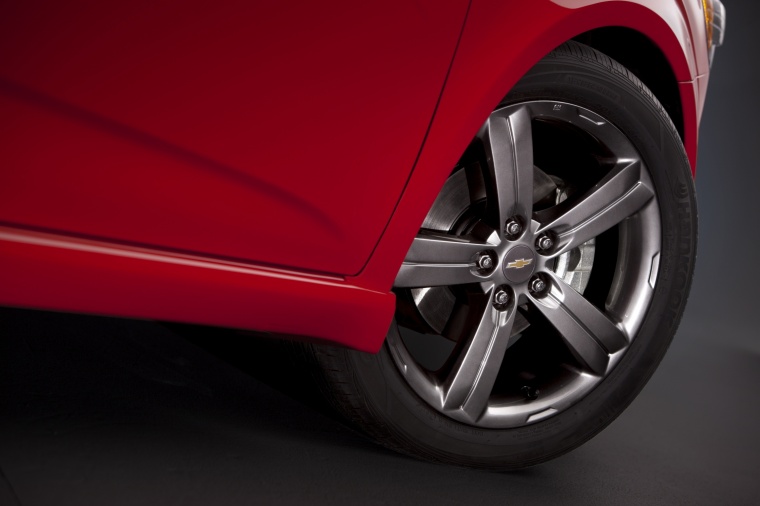 2013 Chevrolet Sonic Hatchback RS Rim Picture