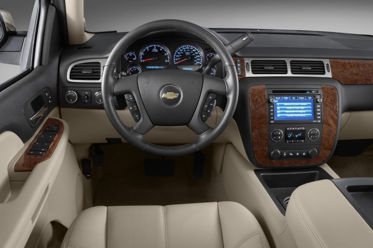 2010 Chevrolet Tahoe LTZ Cockpit Picture