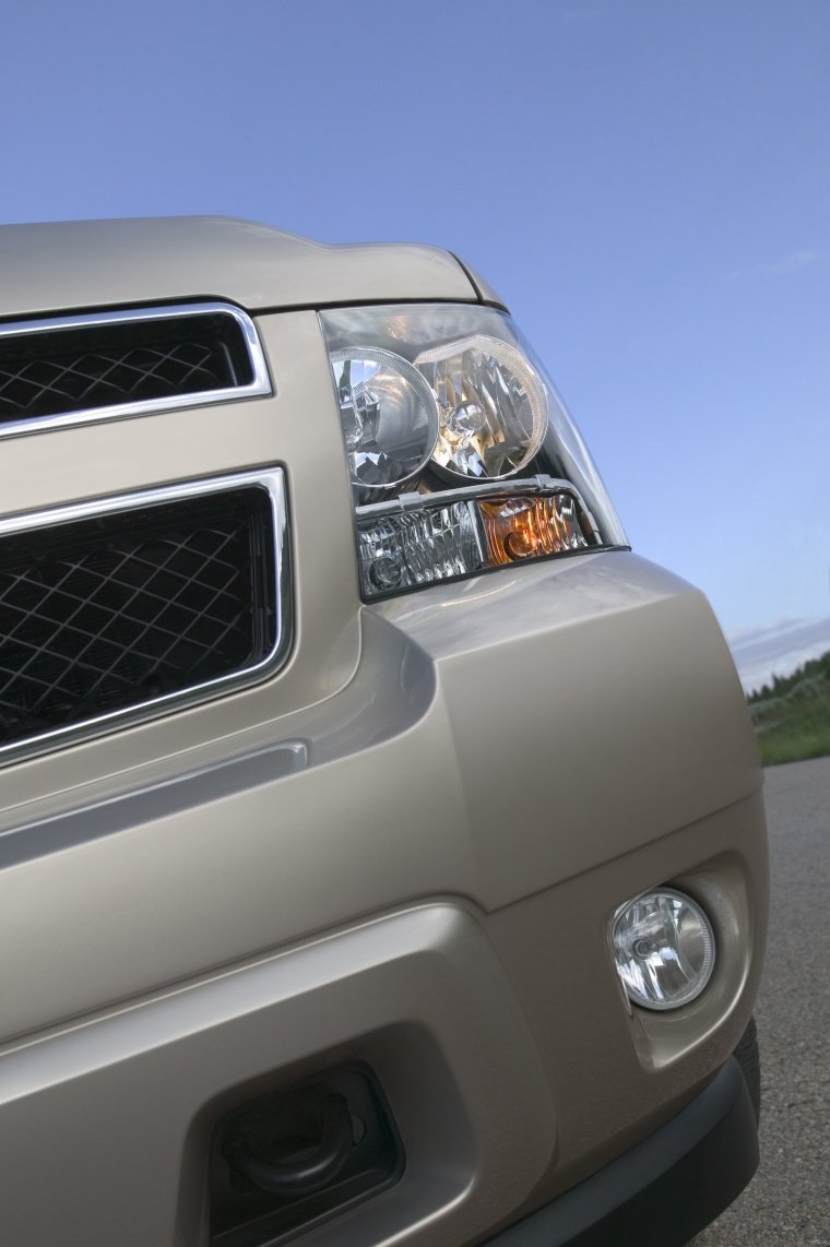 2014 Chevrolet Tahoe LTZ Headlight Picture