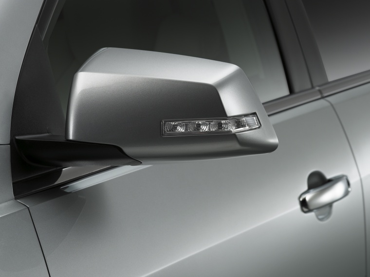 2010 Chevrolet Traverse LTZ Door Mirror Picture