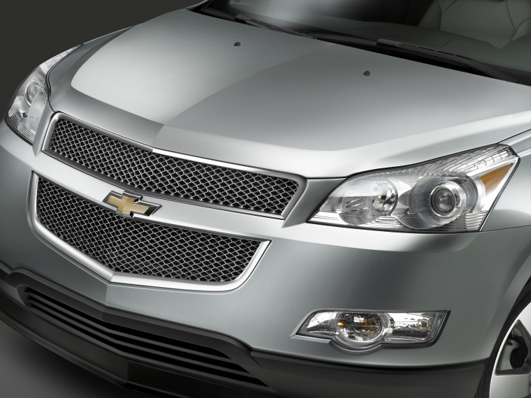 2011 Chevrolet Traverse LTZ Headlights Picture