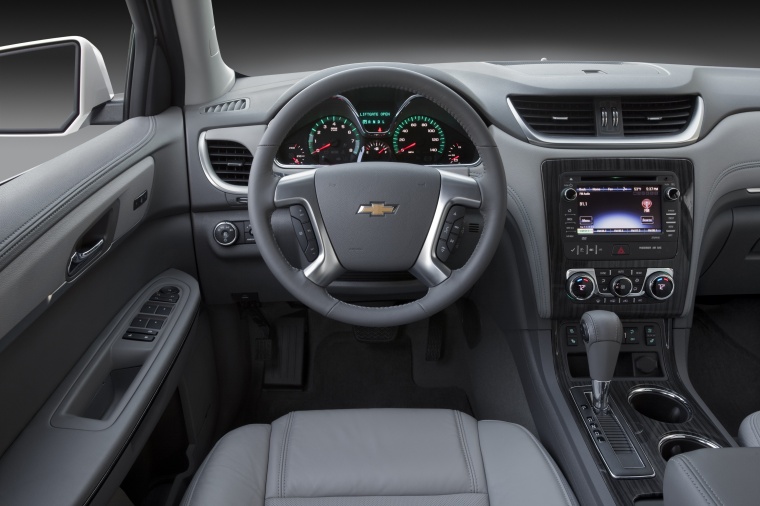 2015 Chevrolet Traverse Cockpit Picture