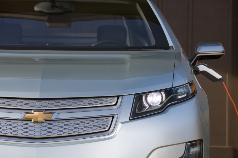 2011 Chevrolet Volt Headlight Picture