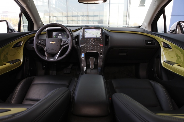 2013 Chevrolet Volt Cockpit Picture