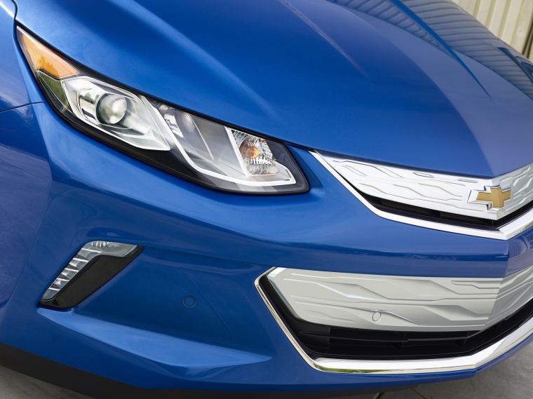 2018 Chevrolet Volt Headlight Picture