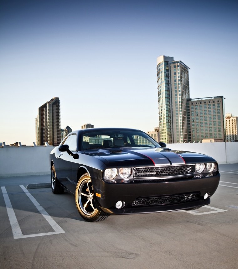 2012 Dodge Challenger SXT Picture