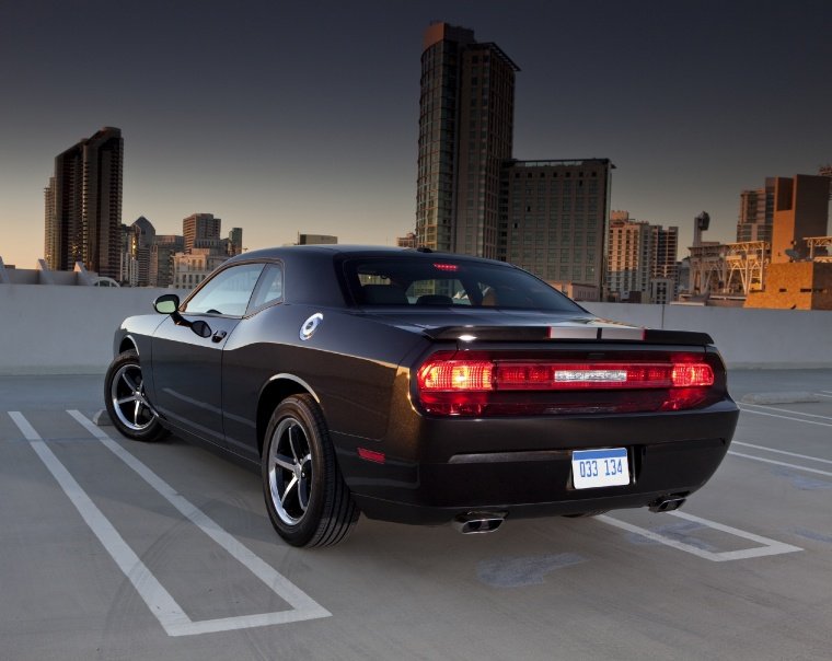 2012 Dodge Challenger SXT Picture