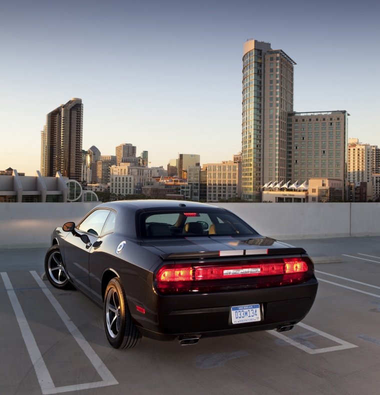 2013 Dodge Challenger SXT Picture