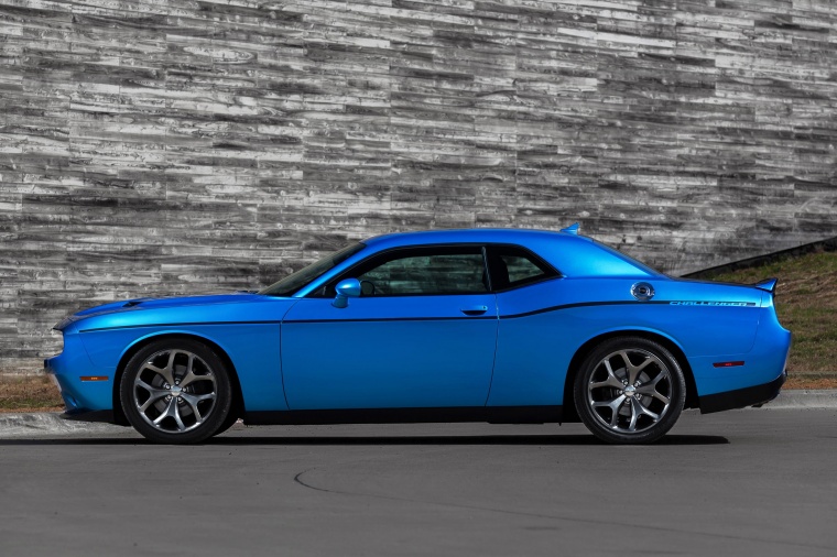 2015 Dodge Challenger SXT Picture