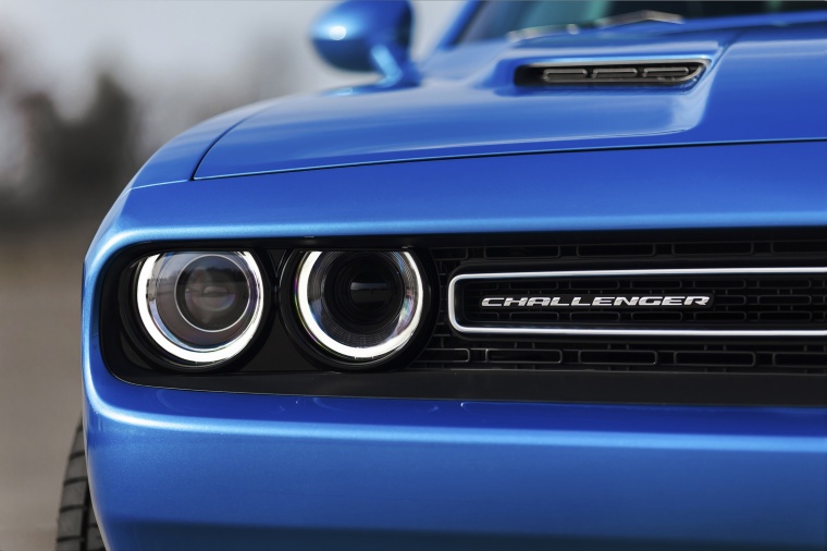 2015 Dodge Challenger SXT Headlight Picture