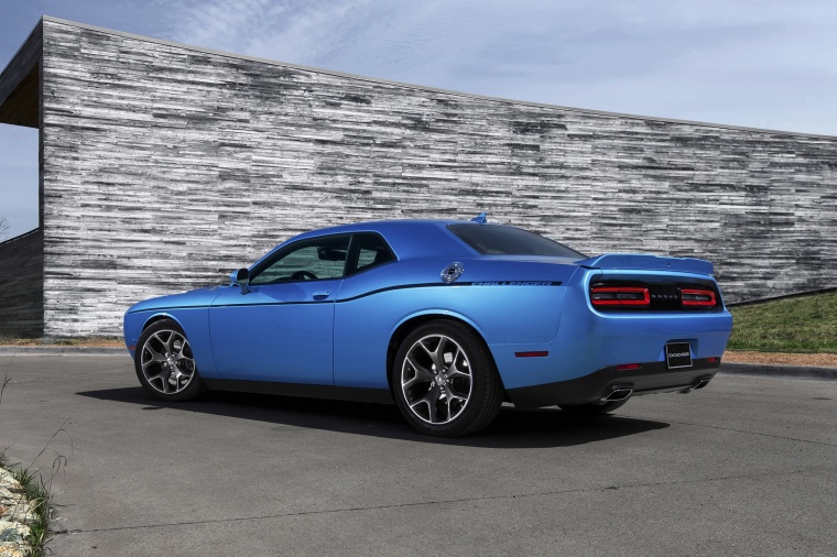 2016 Dodge Challenger SXT Picture