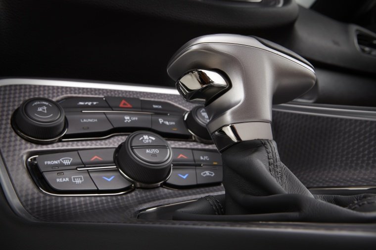 2016 Dodge Challenger SRT Automatic Gear Lever Picture