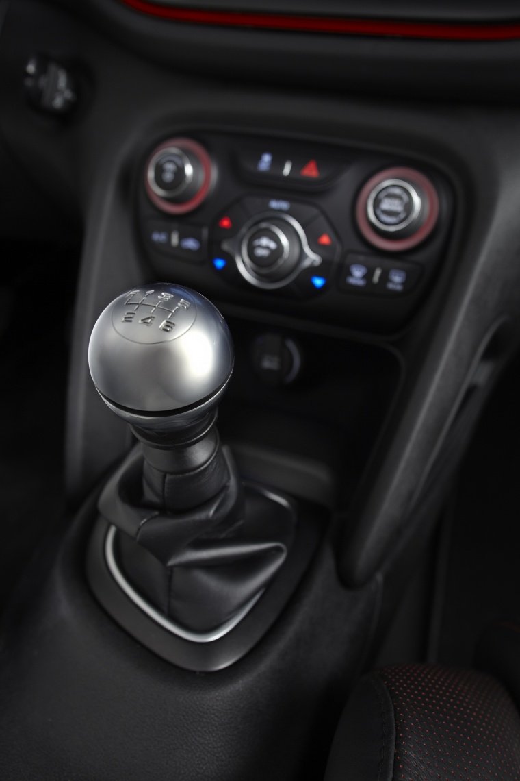 2016 Dodge Dart Sedan Gear Lever Picture