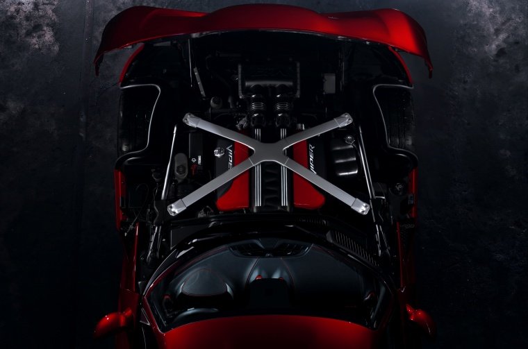 2015 Dodge Viper GTS 8.4-liter V10 Engine Picture