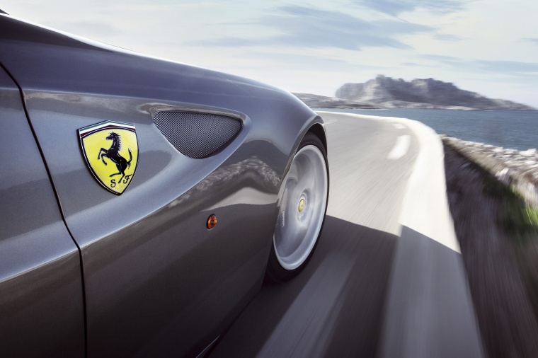 2013 Ferrari FF Coupe Front Fender Picture