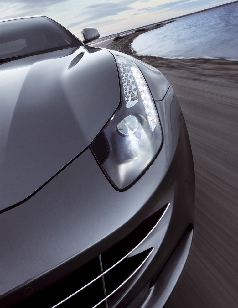 2014 Ferrari FF Coupe Headlight Picture