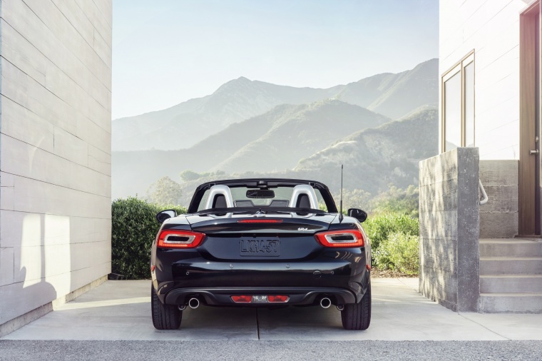 2017 Fiat 124 Spider Picture