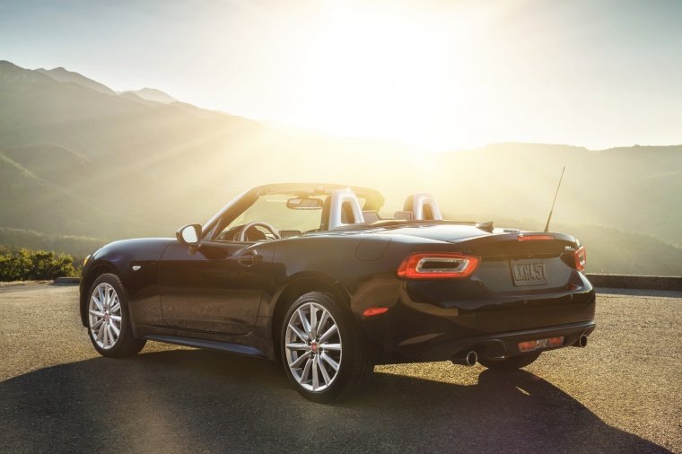 2017 Fiat 124 Spider Picture