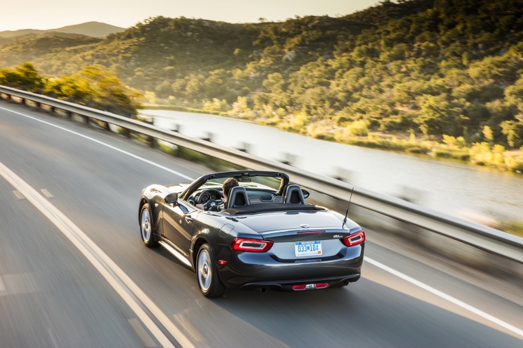 2017 Fiat 124 Spider Picture