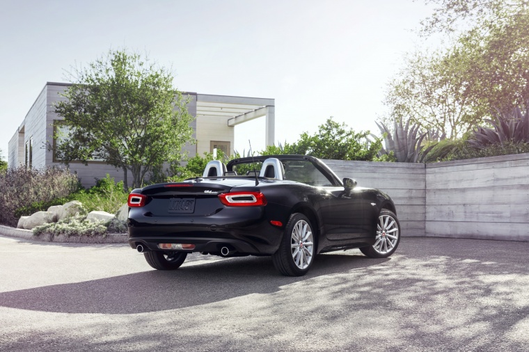 2017 Fiat 124 Spider Picture