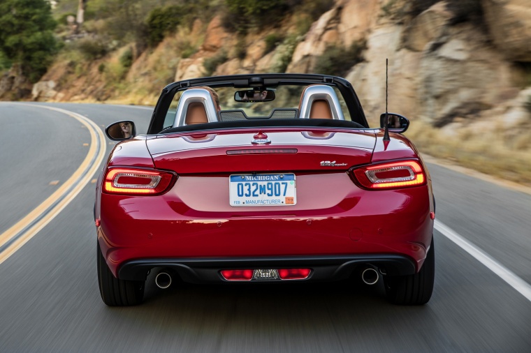 2017 Fiat 124 Spider Picture