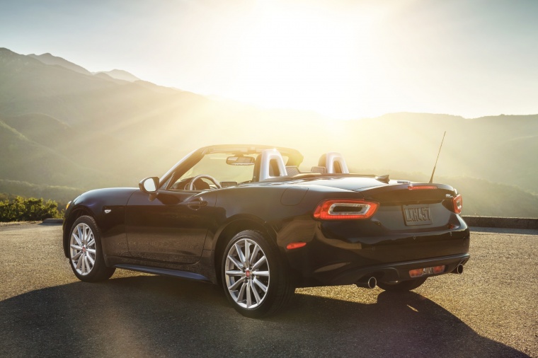 2018 Fiat 124 Spider Picture