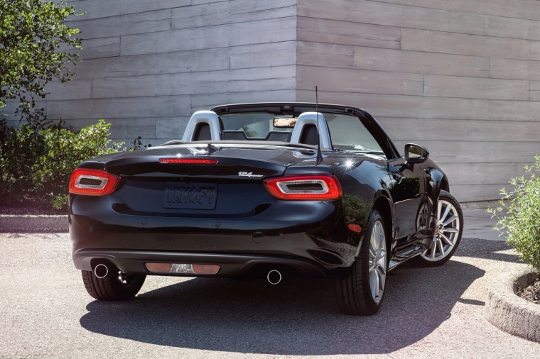 2018 Fiat 124 Spider Picture