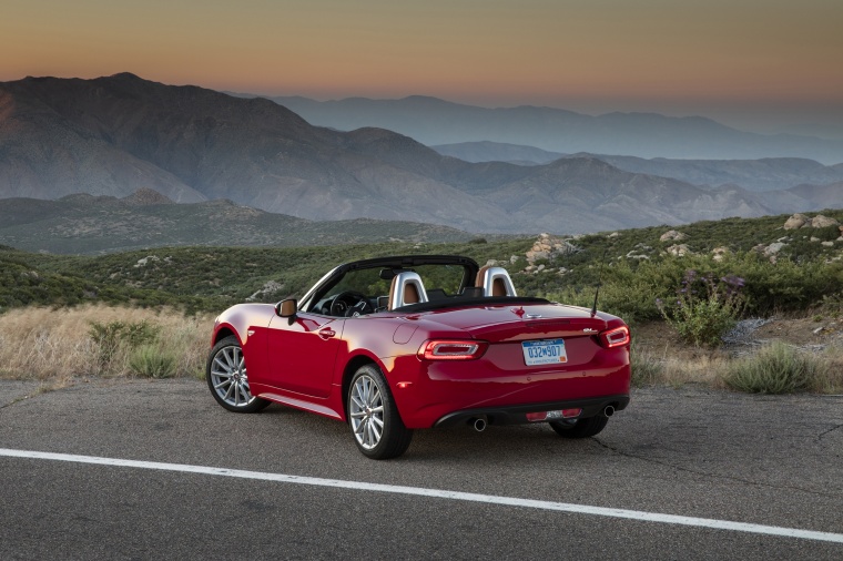 2018 Fiat 124 Spider Picture