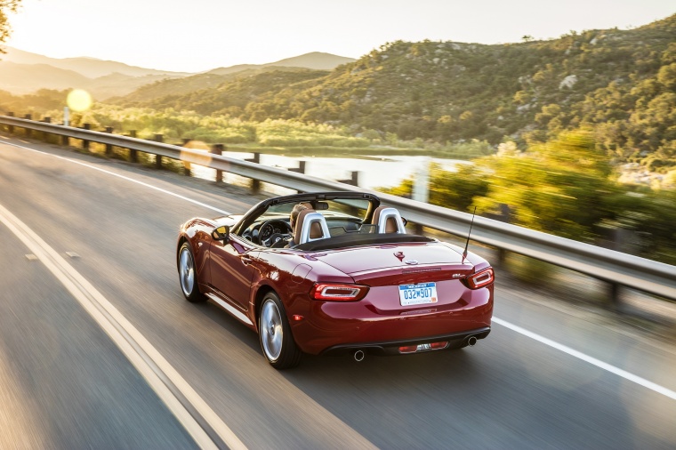 2018 Fiat 124 Spider Picture