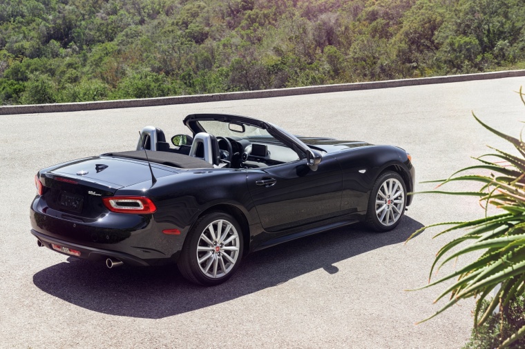 2018 Fiat 124 Spider Picture