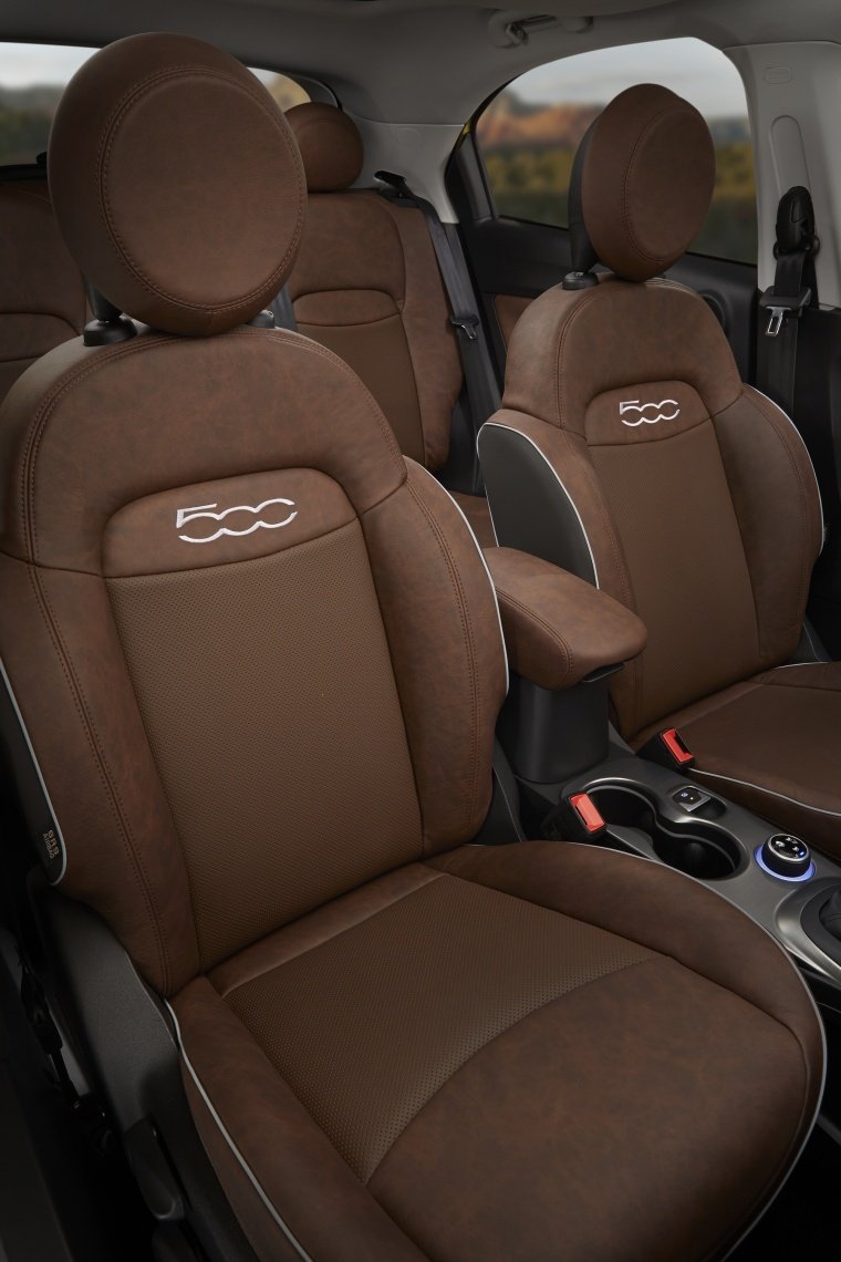 2016 Fiat 500X Front Seats Picture